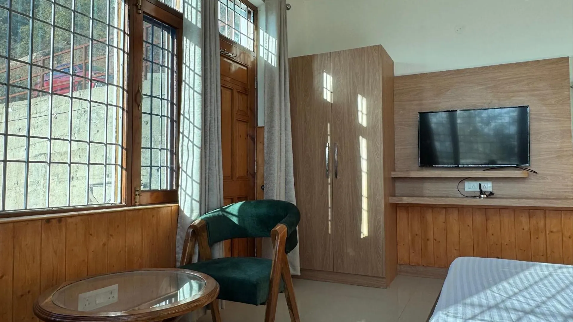 Hues & Trails Ground Zero Appartement Shimla